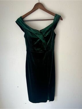 One-Shoulder Emerald Velvet Sheath Dress